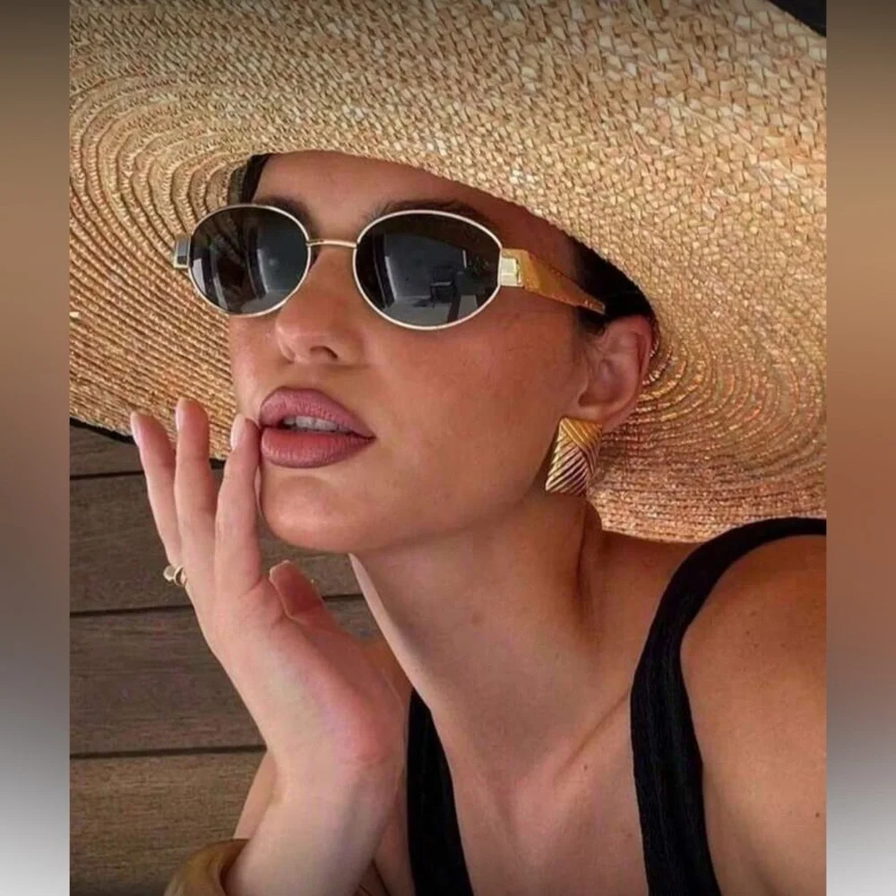 Stylish Black and Gold Vintage Style Sunglasses